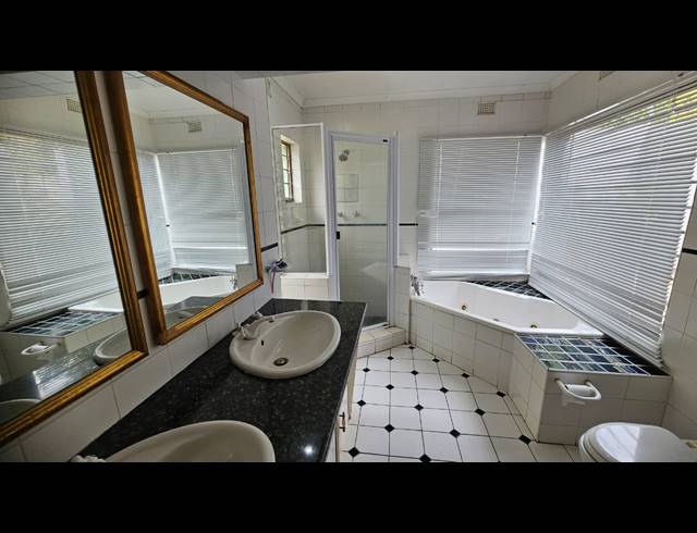 5 BEDROOM HOUSE FOR SALE IN FAIRVIEW